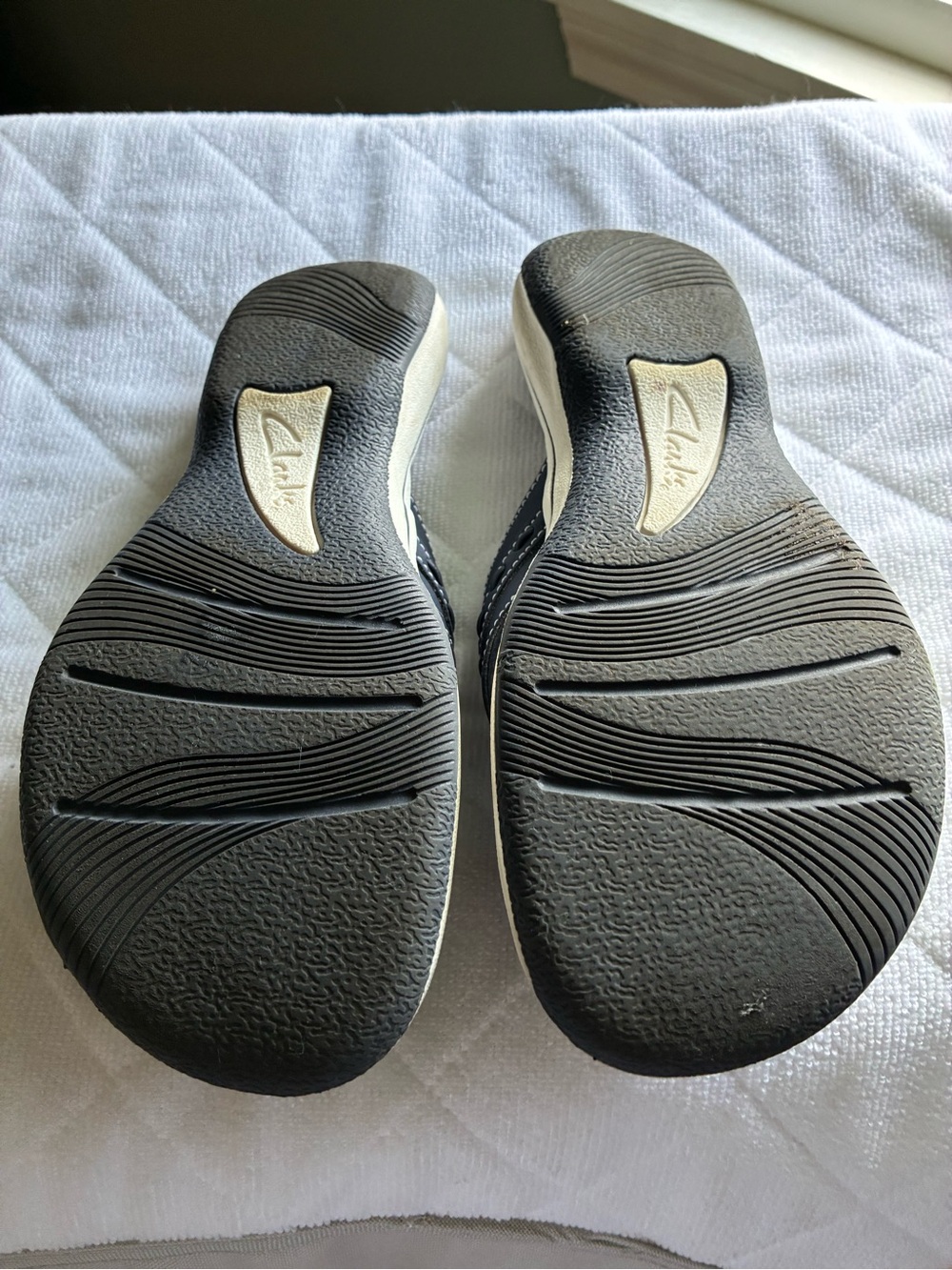 Clarks Black Floral Cloudsteppers Women's Thong Sandals - Picture 4 of 4